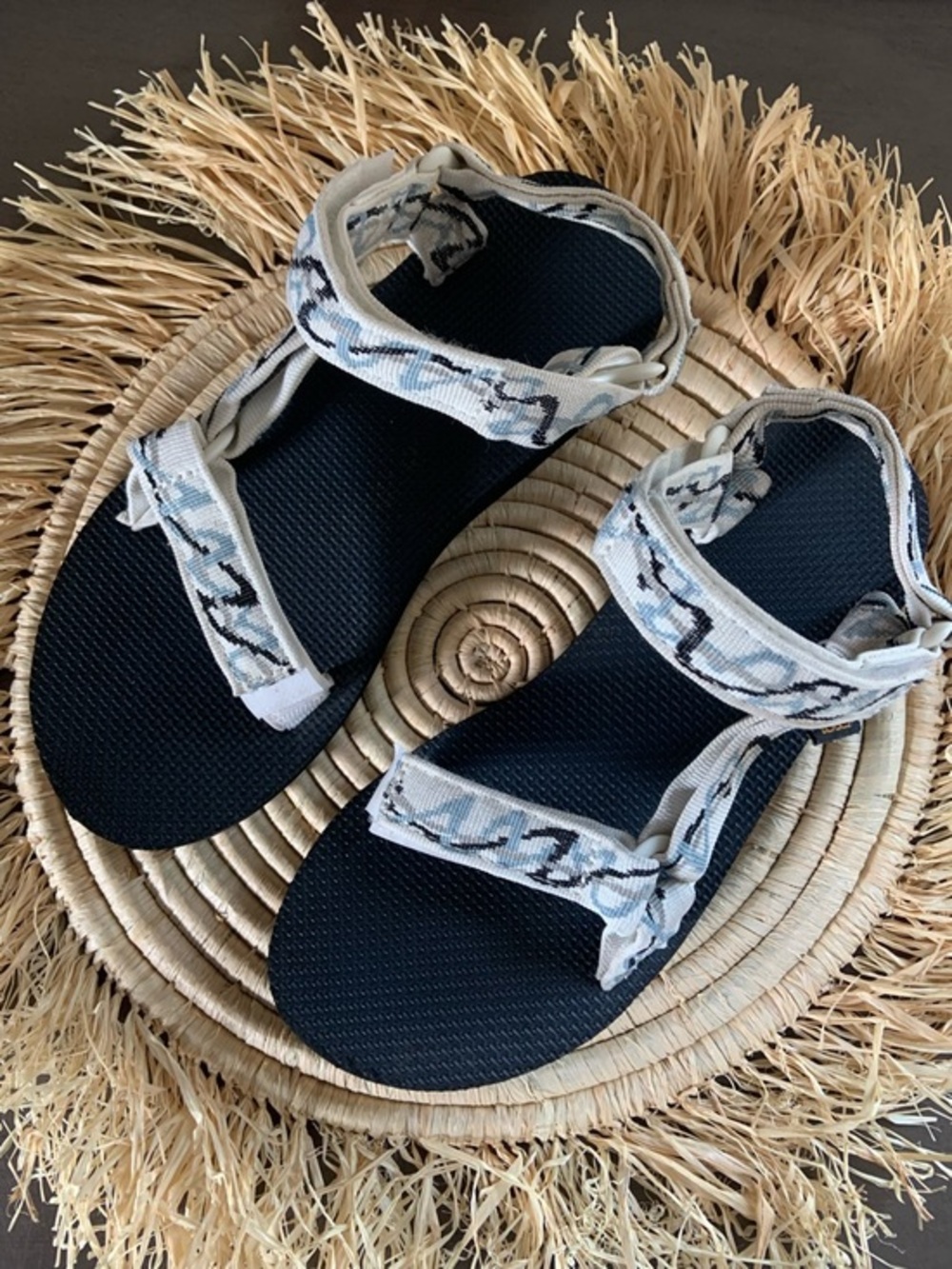 TEVA Women’s Original Universal‎ Sandals Ziggy White Size 7